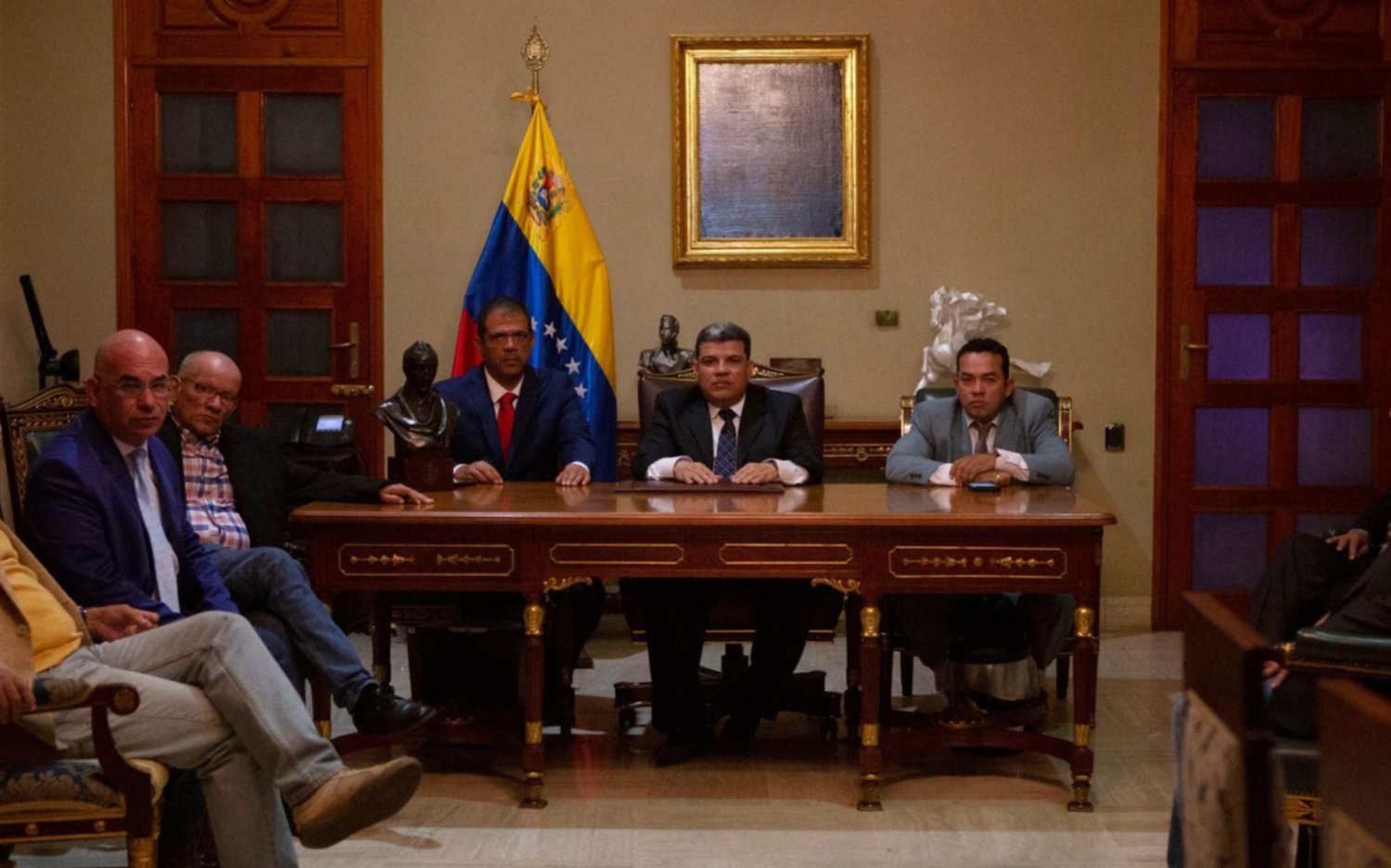 Confusa situación en el parlamento de Venezuela, que eligió a dos presidentes