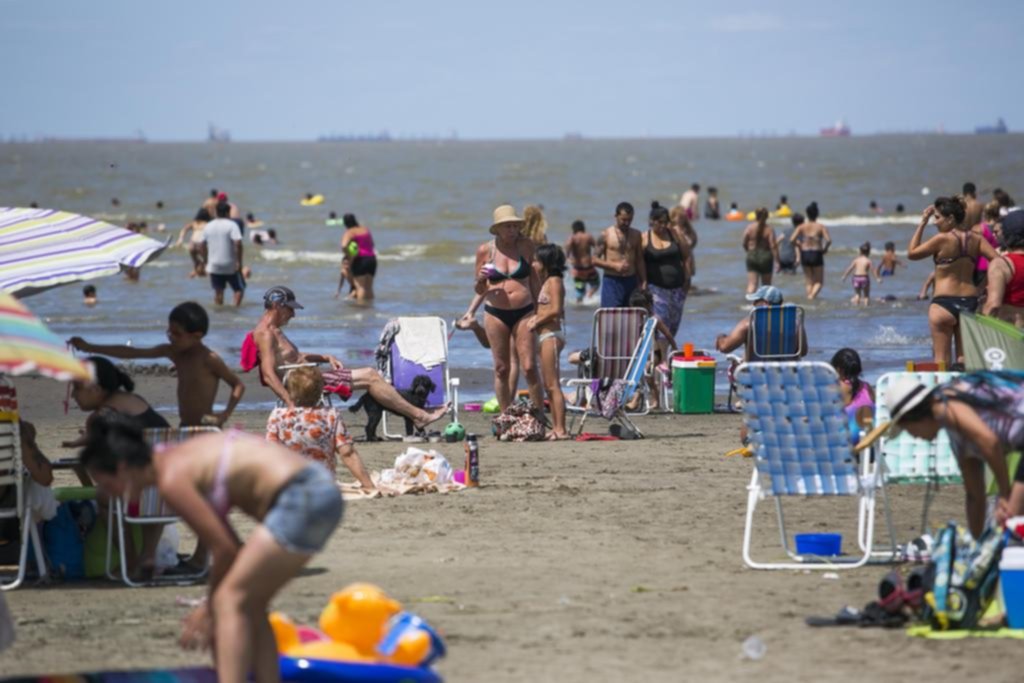 Las playas de Punta Lara tuvieron una masiva visita en el primer domingo del año