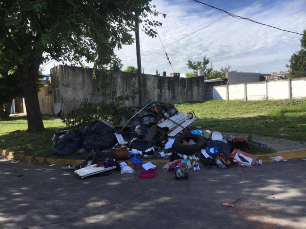 Reclaman erradicar enorme basural en Ringuelet