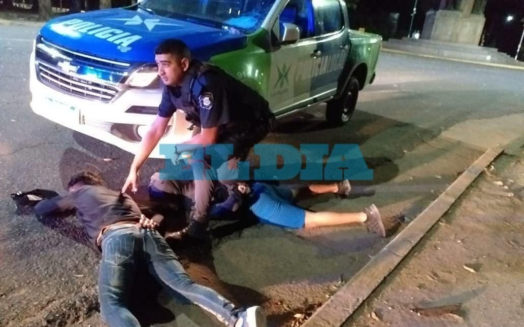 Los sorprenden en El Bosque con un revólver "limado" y un puñal
