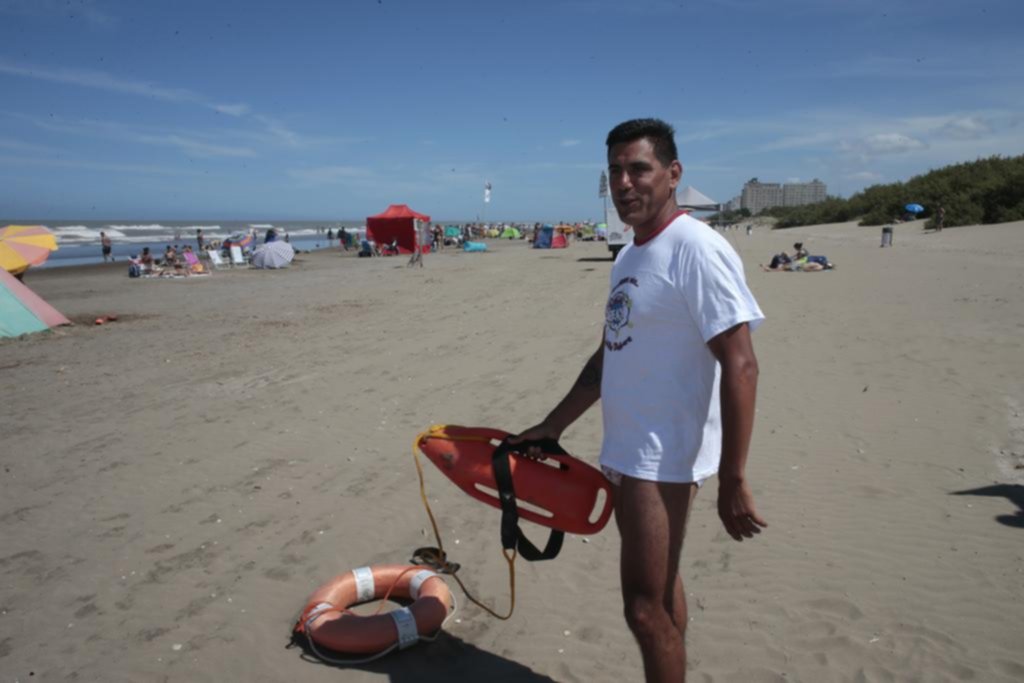 Cristian, de Los Hornos a salvar vidas en las playas de Mar de Ajó