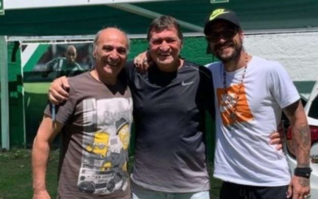 Falcioni: "Si Osvaldo fuma, que venga a la oficina y me convide"