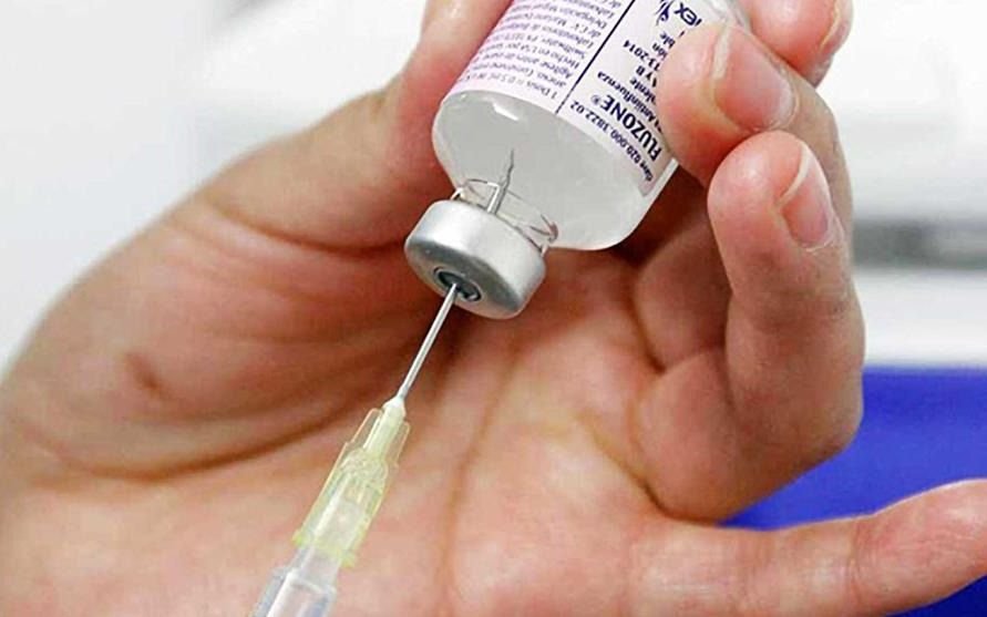 Denuncian que encontraron 162 mil dosis de vacunas vencidas en La Plata