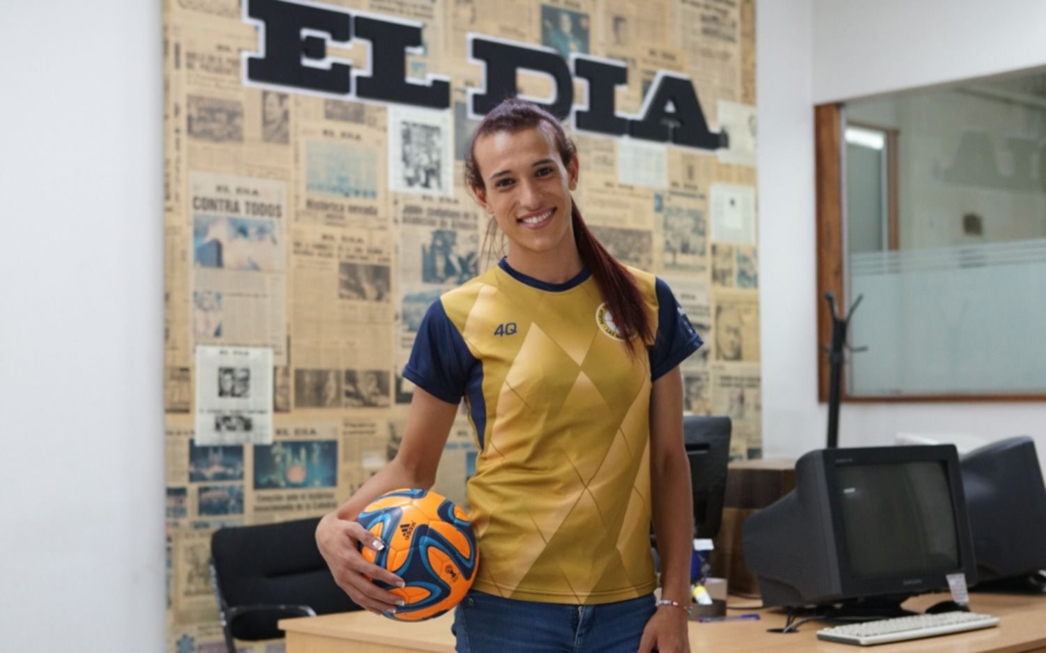 Mara Gómez firmó con la Villa y se convirtió en la primera jugadora trans de AFA