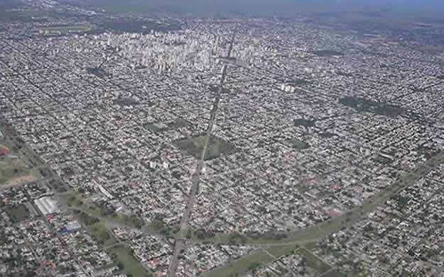 Un fuerte y misterioso olor invadía desde esta madrugada los barrios de la Ciudad