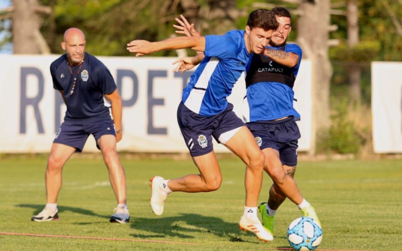 Maradona se ausentó en el entrenamiento del Lobo