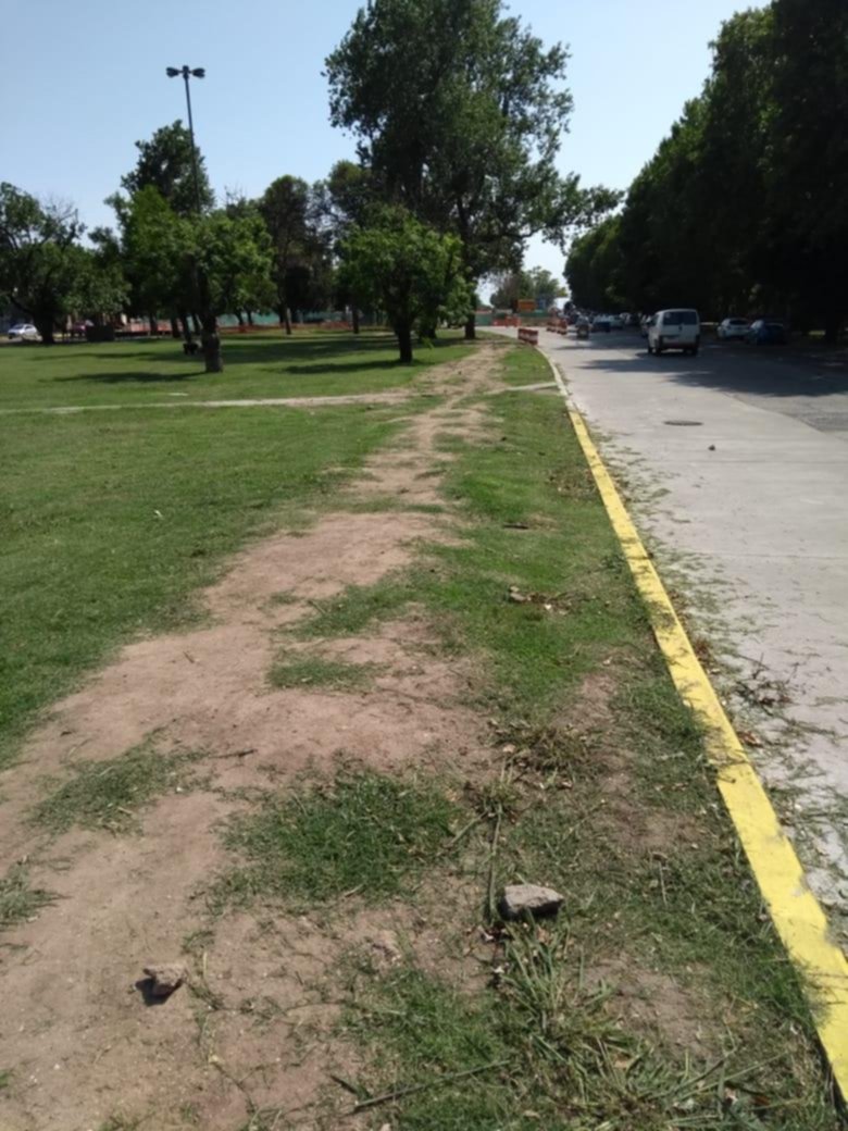 La rambla de 32, deslucida en un tramo muy concurrido