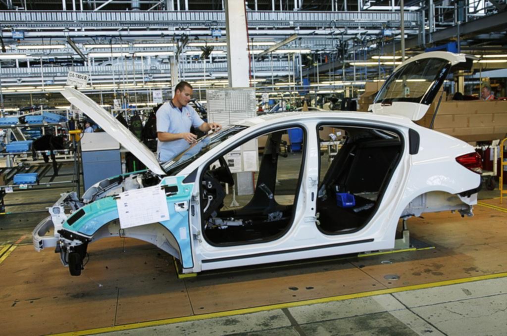 En noviembre, la actividad industrial retrocedió 4,5% y la construcción, 5,2 %
