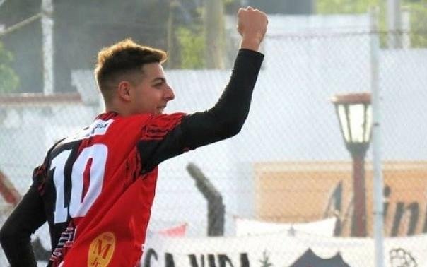 Hinchas de un club de Punta Alta armaron una rifa para retener a su goleador