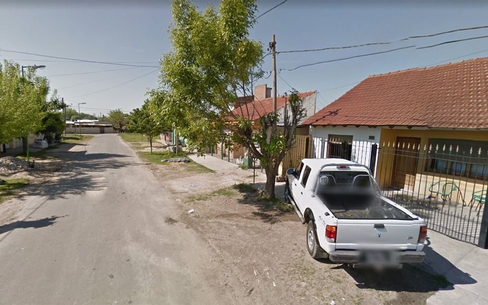 Le robaron la camioneta cuando entraba a su casa