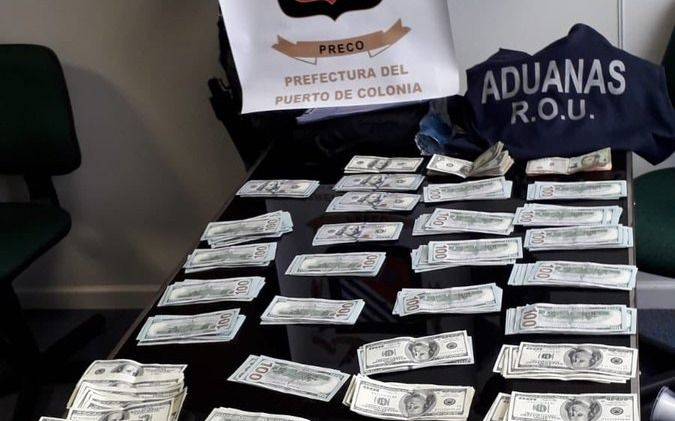 Un argentino quiso entrar a Uruguay con U$S 40.000 en sus zapatillas