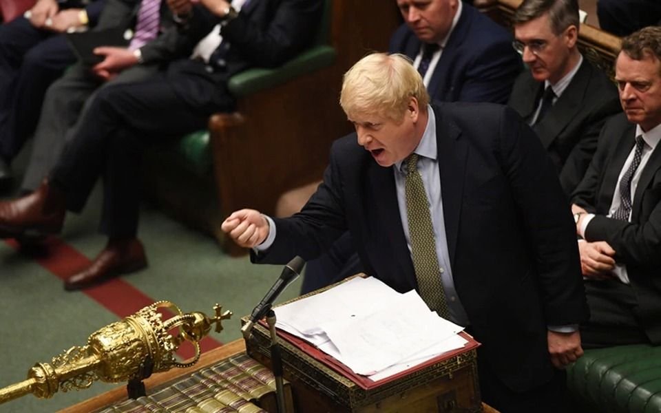 El parlamento británico dio media sanción al Brexit  