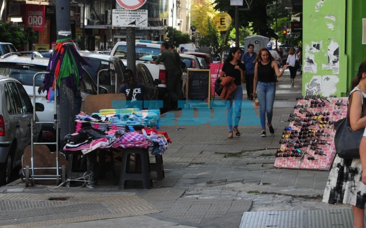 La venta callejera, sin freno en La Plata: en diciembre siguió creciendo