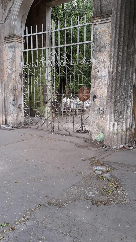 El cierre de accesos al Cementerio sumó la queja de los puesteros de flores