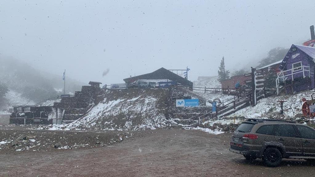 En pleno enero, una nevada sorprendió a Esquel durante la madrugada