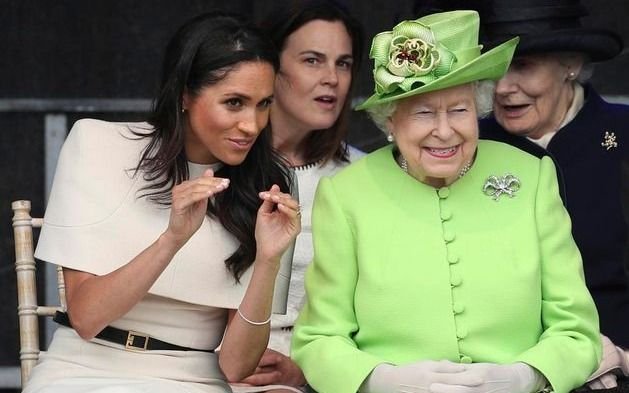 La reina Isabel II pide una "solución viable" para el futuro rol de Meghan y Harry