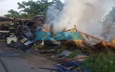 Ardió un depósito de chatarra en Villa Montoro y creen que fue intencional