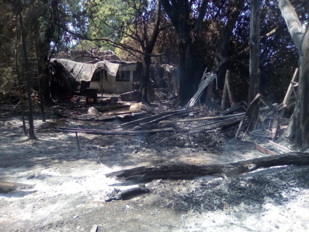 Alarma por un incendio en una antigua casona en Abasto