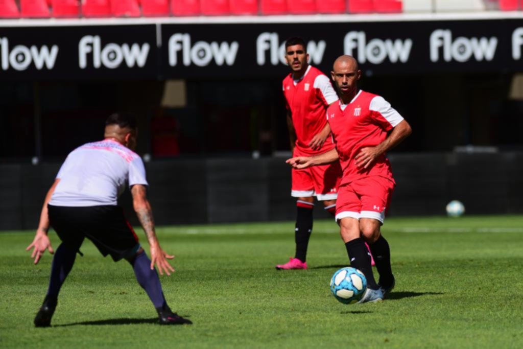 En sus primeros minutos en el León, Mascherano se adueñó del medio