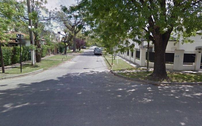 Hallan muerta a una mujer en la pileta de su casa