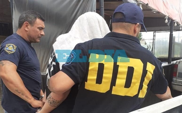 Un policía fue acusado de abusar sexualmente de una chica de 14 años