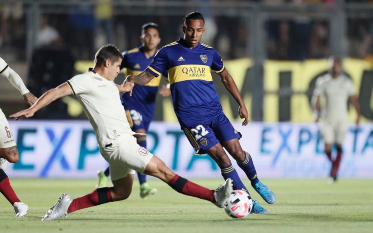 Boca derrotó por 2 a 0 a Universitario de Perú en el debut de Russo como DT