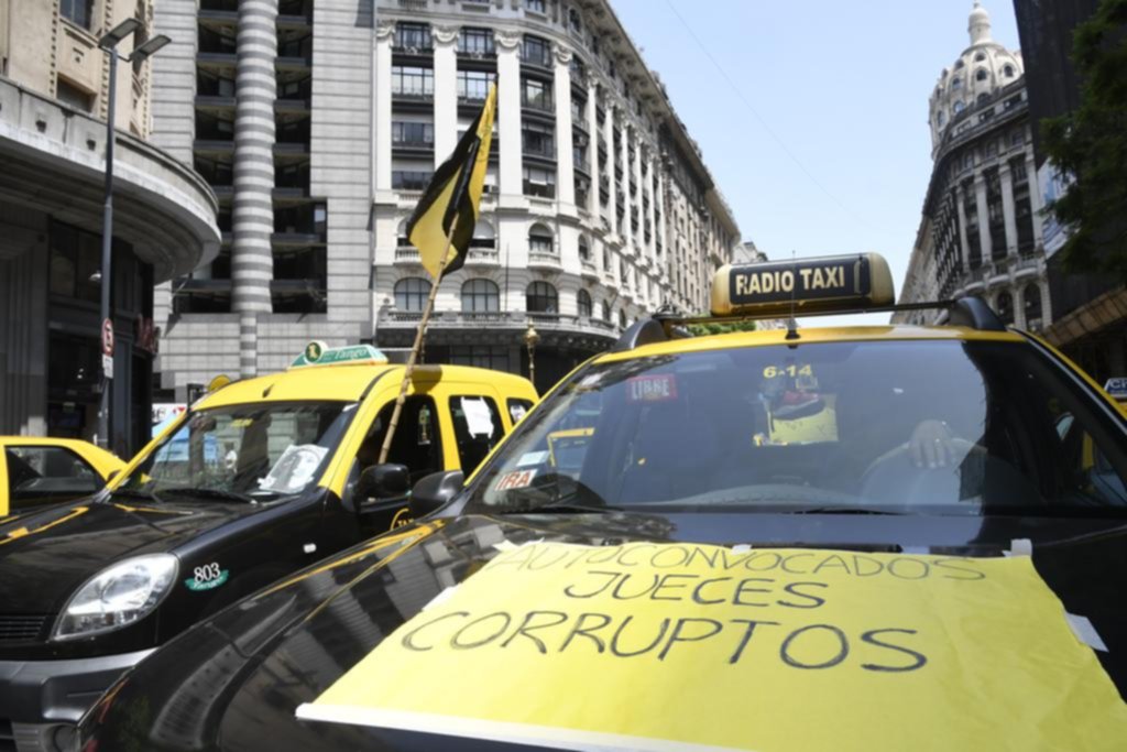 Choferes afirman que por cada taxi habilitado “hay tres remises ilegales”