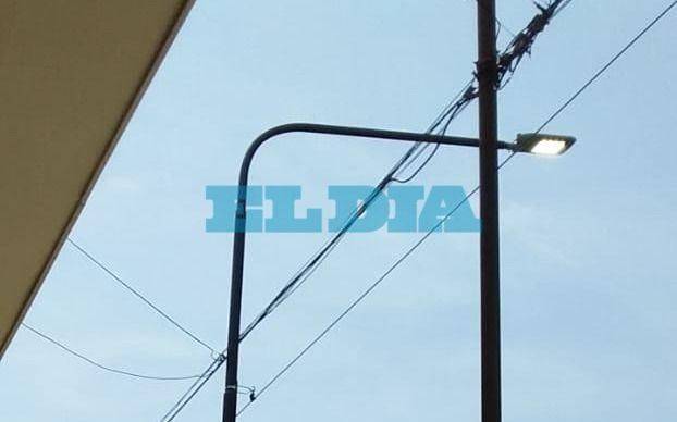 Denuncian luminarias encendidas en 44 desde 14 a 17