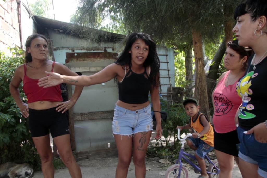 Acusan a dos policías de matar a tiros a un joven y herir a otro mientras reclamaban una bicicleta robada