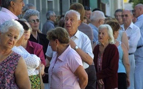 El Gobierno analizó un aumento por suma fija en marzo para "todos los jubilados"