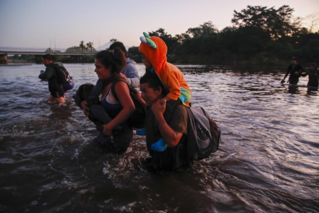 Desde Guatemala, migrantes volvieron a cruzar el río para llegar a México