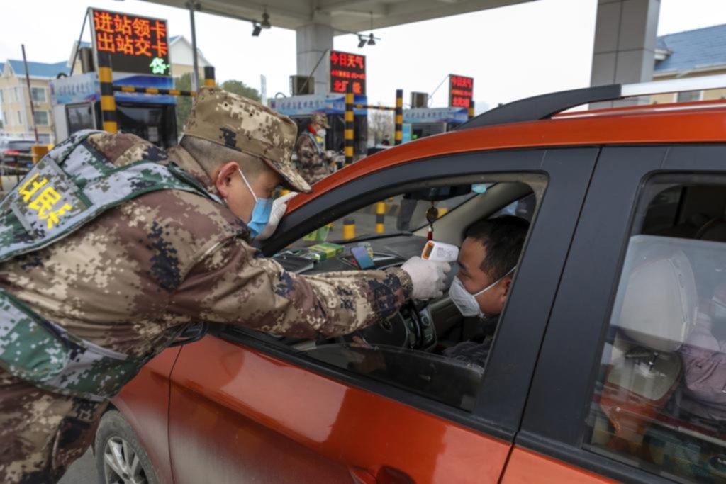 Mientras China cierra ciudades, la OMS define qué hacer ante el avance del virus