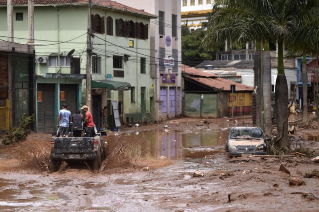 Al menos 46 muertos por lluvias en Brasil