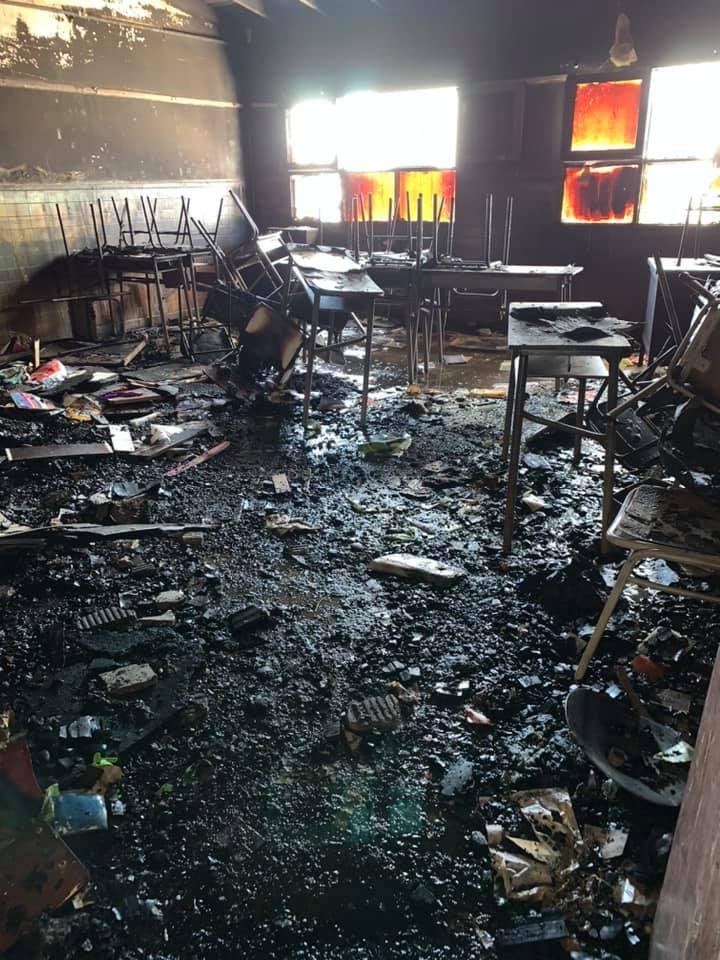 El fuego arrasó con dos escuelas y todo indicaría que fue un acto de vandalismo