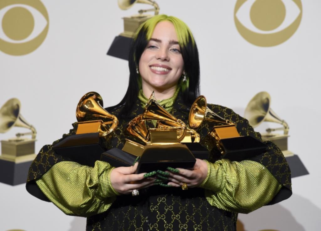 Otra forma de ser estrella: Billie Eilish, la adolescente que conquistó los Grammy desde su pieza