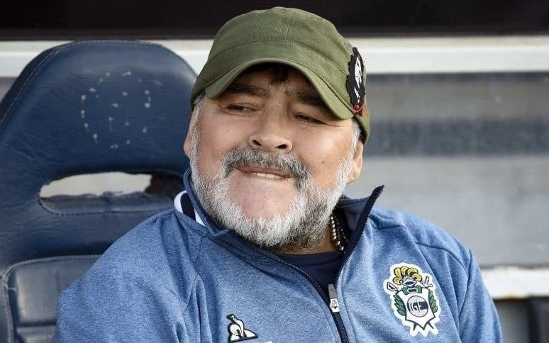 Maradona se sumó al rechazo del cargo de Macri en la FIFA y pidió "saquen a este impostor"