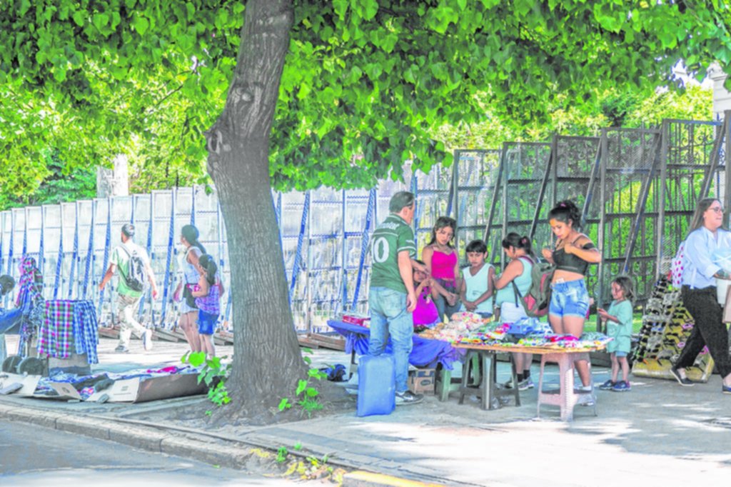 La Plata, la ciudad donde más creció la venta ilegal en el país