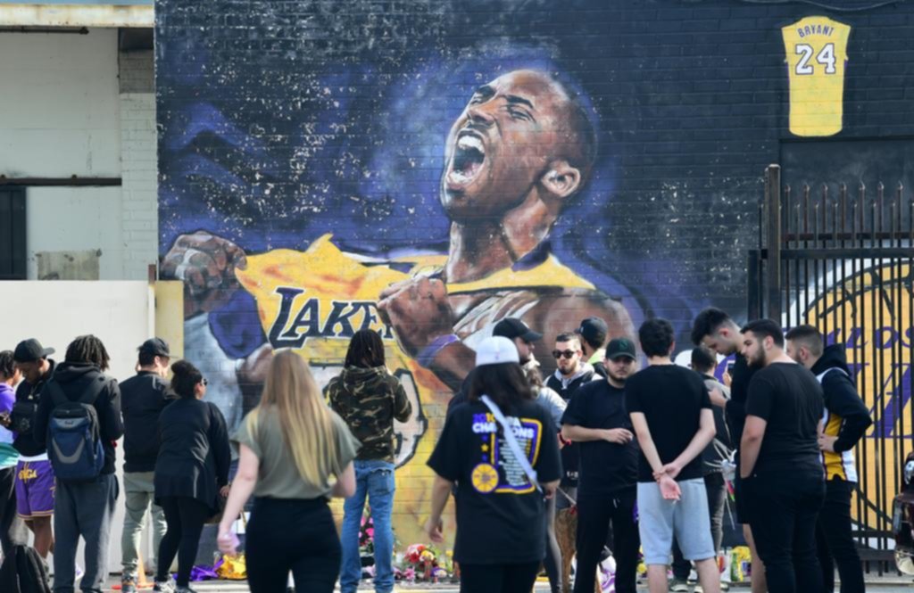 Los latinos pican en punta en los homenajes a Kobe