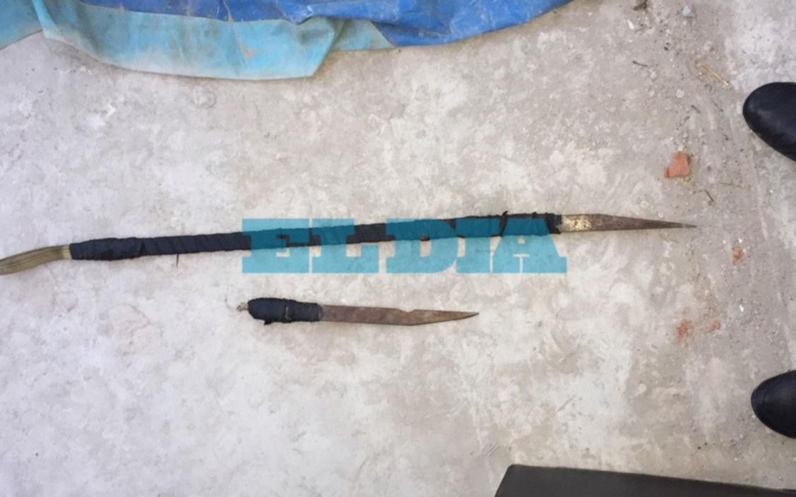 Vecino "picante" en Los Hornos: robó materiales de construcción y amenazó de muerte con "facas tumberas"