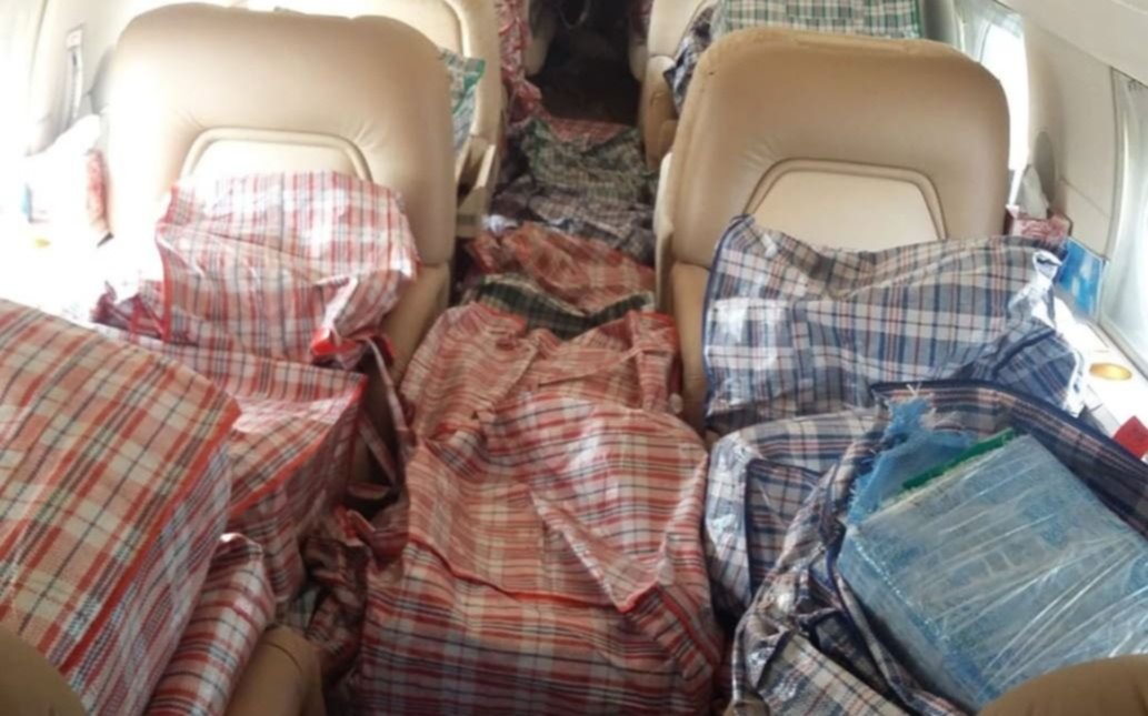 Secuestran una tonelada de cocaína en un jet privado que partió de Salta y aterrizó en México