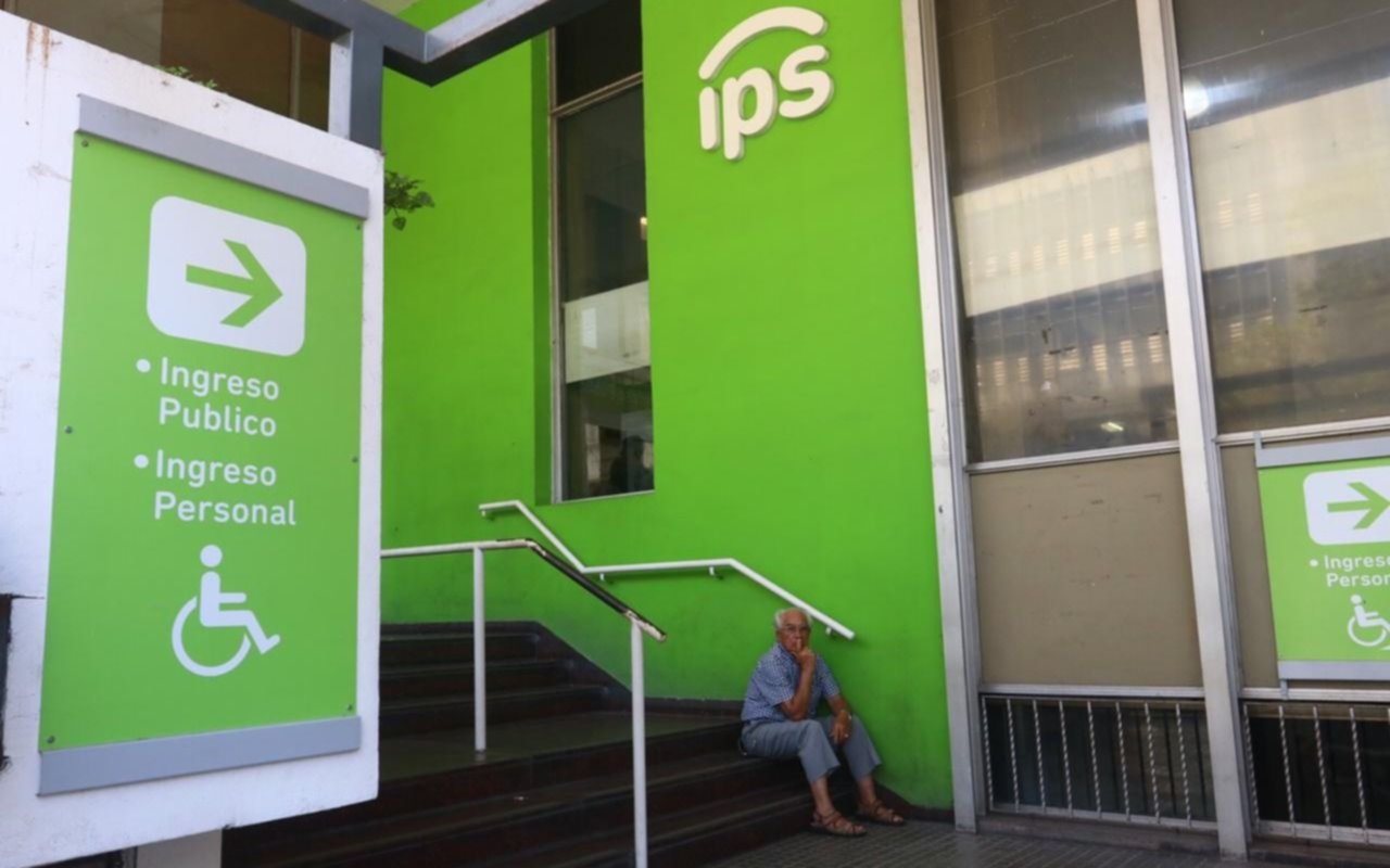 Desde hoy empiezan a cobrar los jubilados del IPS: mirá el cronograma