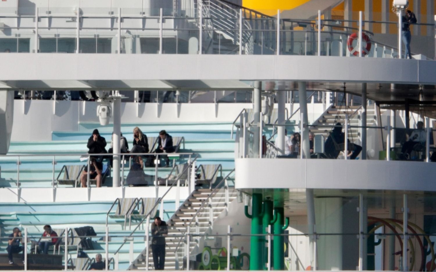 Los primeros análisis por coronavirus a la turista del crucero varado en Italia dieron negativo