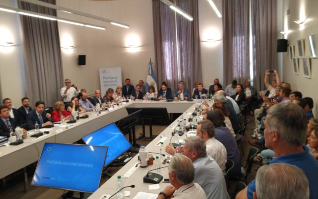 Se inauguró la paritaria nacional docente y se acordó conformar comisiones de trabajo