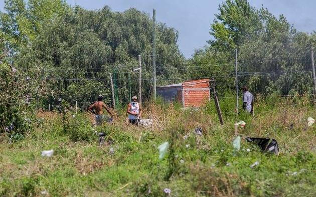 Los vecinos de Villa Elvira están en alerta por la venta ilegal de terrenos usurpados