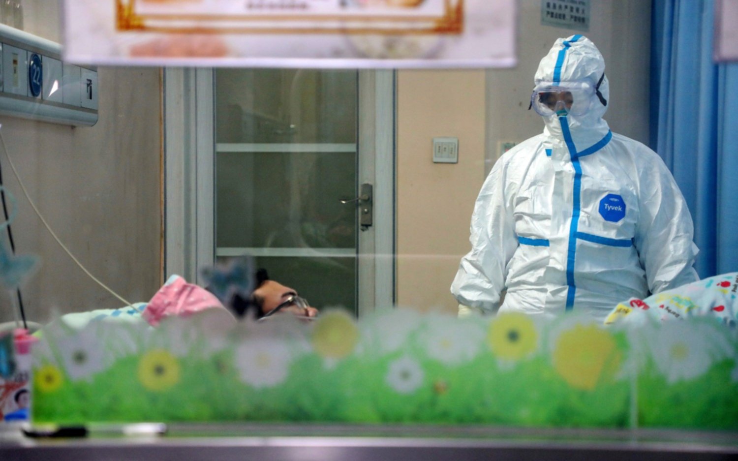 China eleva a 213 la cifra de muertos por el coronavirus y a 9.692 los contagiados
