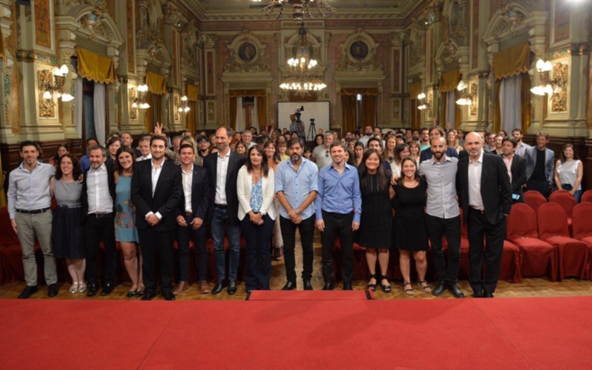Costa presentó hoy a los subsecretarios que integran el gabinete productivo bonaerense
