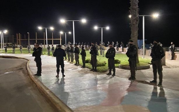 Pinamar: explotaron las redes por los cordones policiales en la costanera para evitar fiestas en la playa