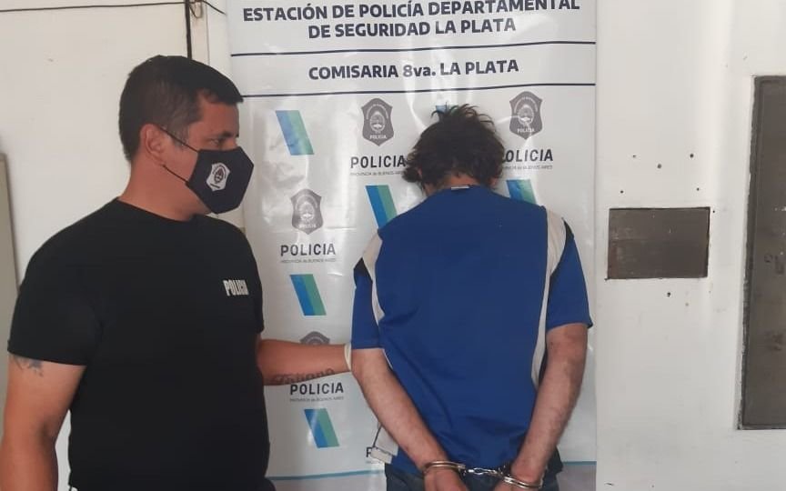Robó un Fiat Duna y lo chocó cuando era perseguido por la policía en Villa Elvira