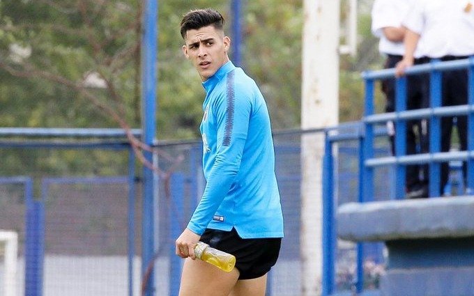 Pavón no se presentó al entrenamiento de Boca y aguarda por una reunión con Russo
