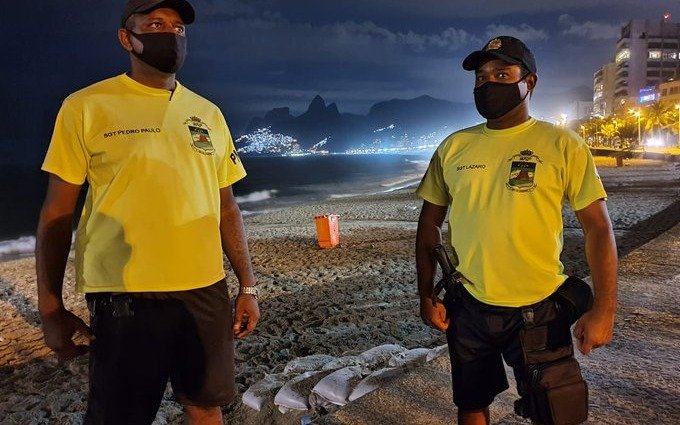 Río de Janeiro no tuvo festejos de Año Nuevo y se redujo un 90% la basura en las playas